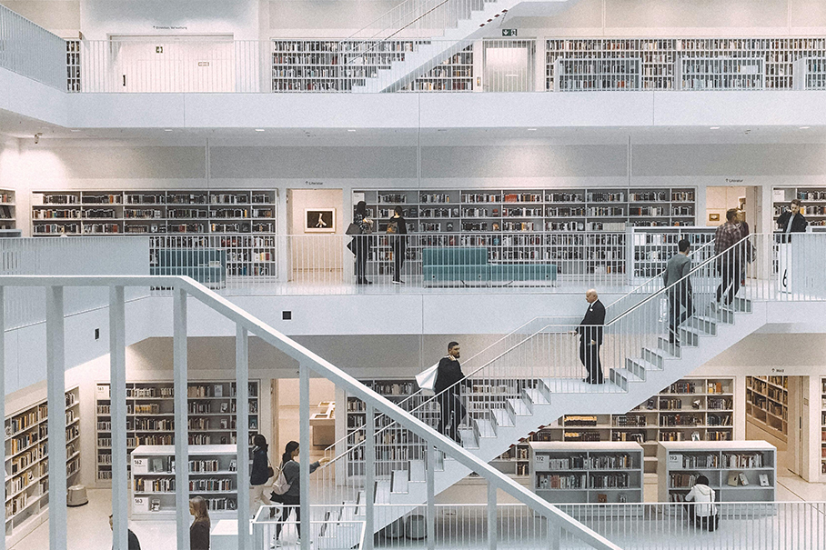 Fuluider George给同学们带来了一堂生动的英语课